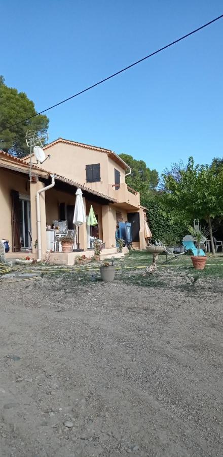 Bed and Breakfast Les Cigales Villelaure Esterno foto