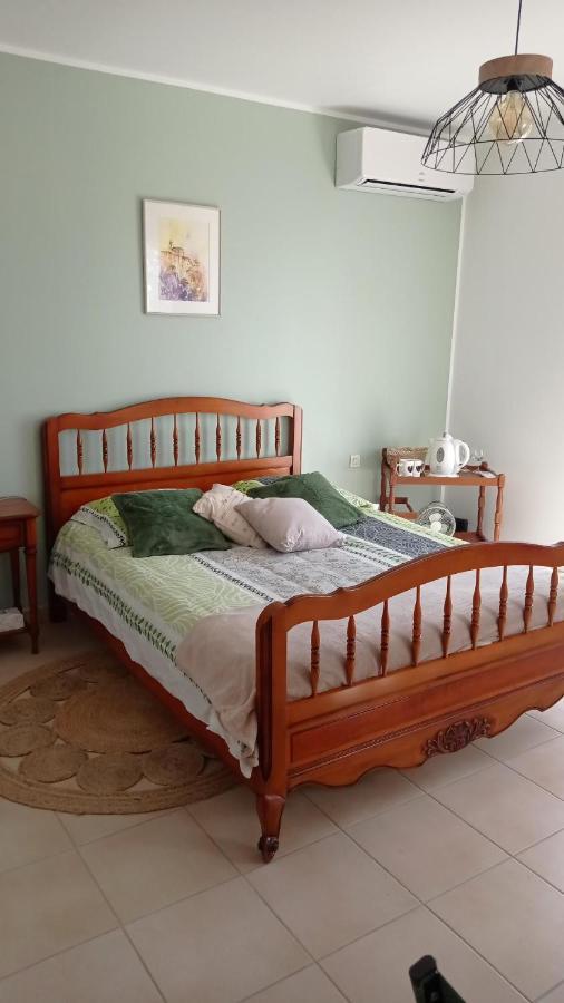 Bed and Breakfast Les Cigales Villelaure Esterno foto