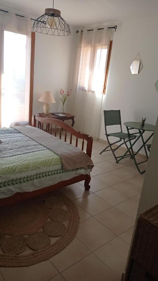 Bed and Breakfast Les Cigales Villelaure Esterno foto