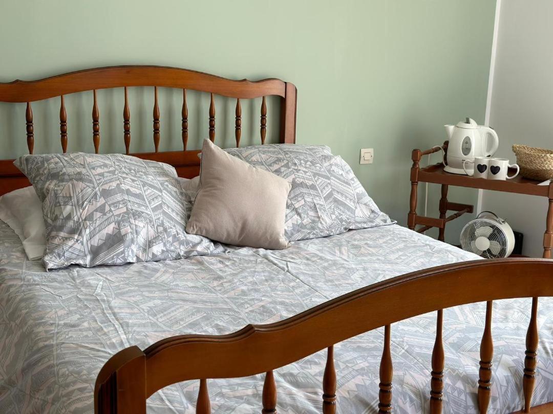 Bed and Breakfast Les Cigales Villelaure Esterno foto