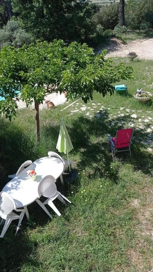 Bed and Breakfast Les Cigales Villelaure Esterno foto