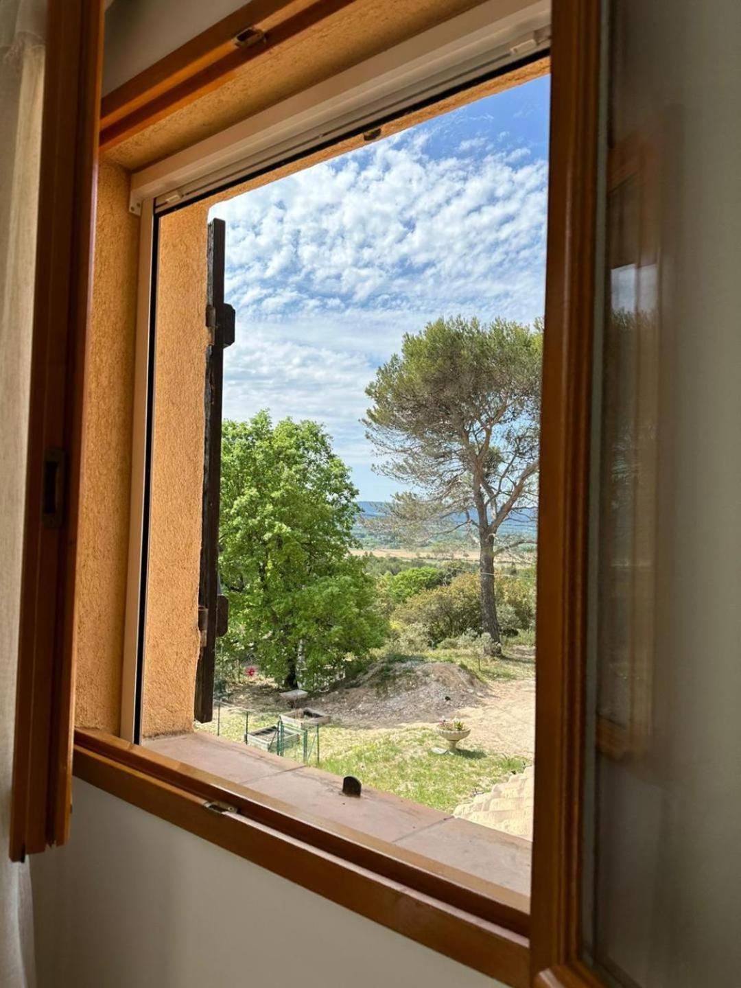 Bed and Breakfast Les Cigales Villelaure Esterno foto