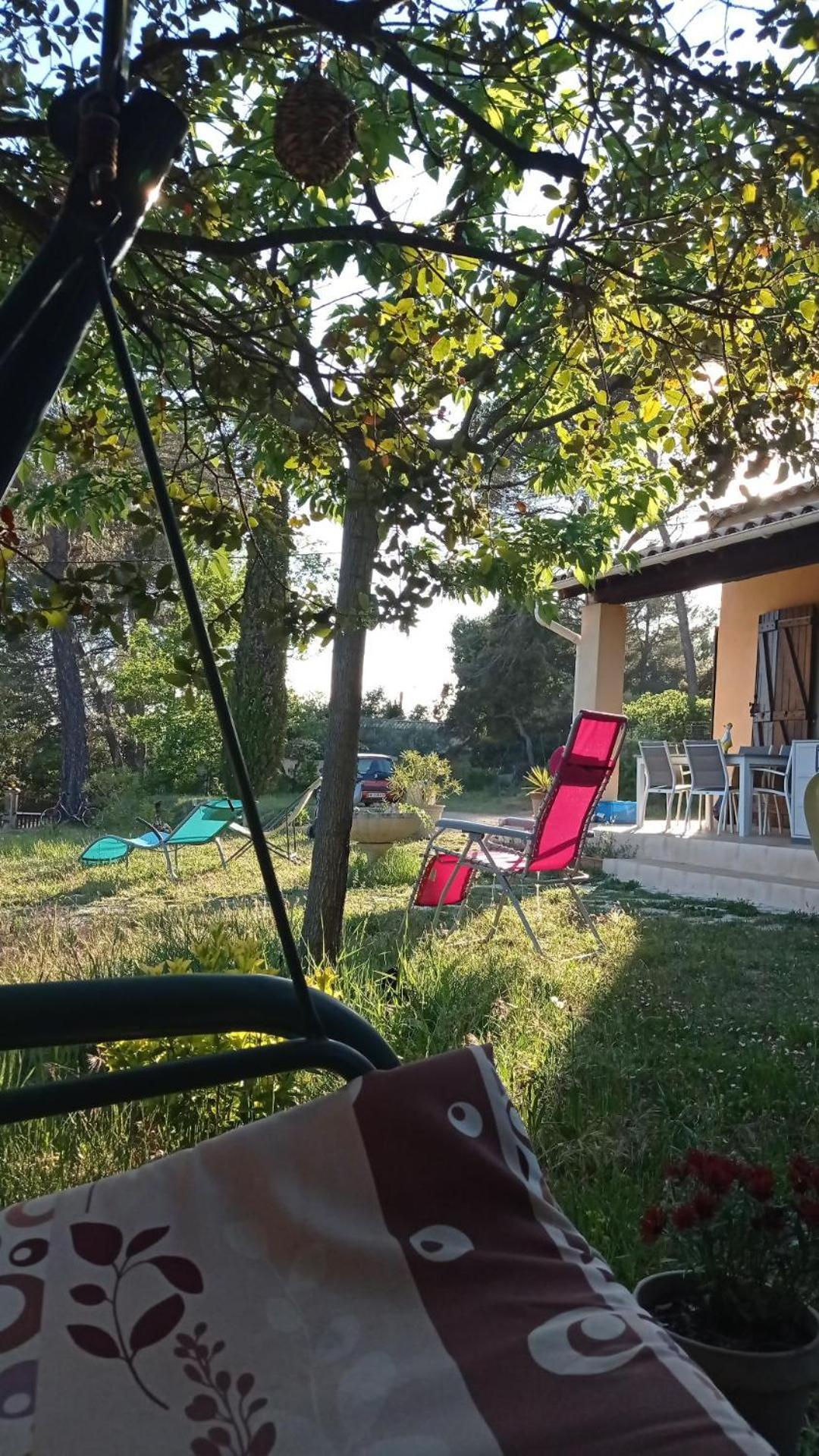 Bed and Breakfast Les Cigales Villelaure Esterno foto