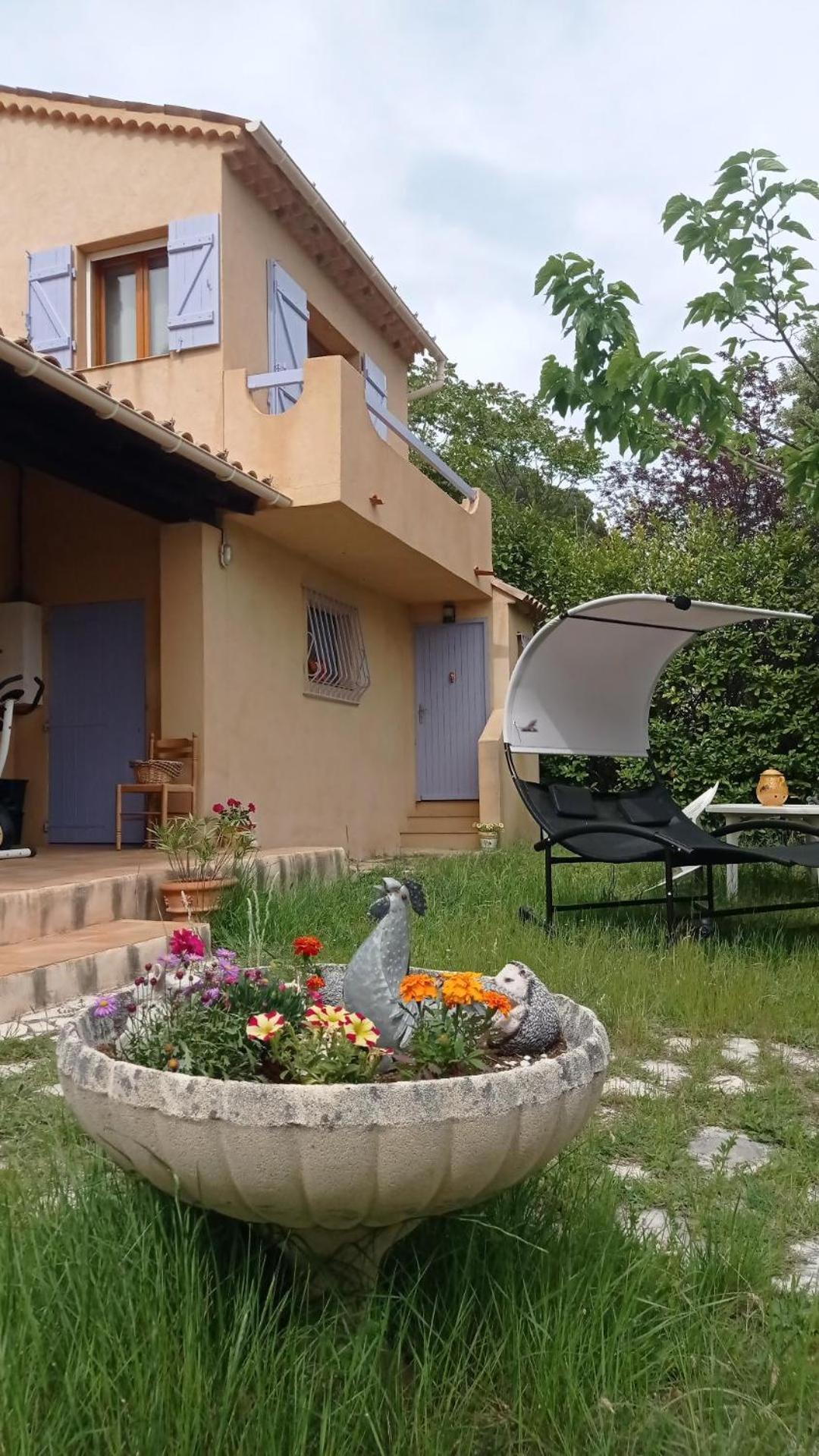 Bed and Breakfast Les Cigales Villelaure Esterno foto